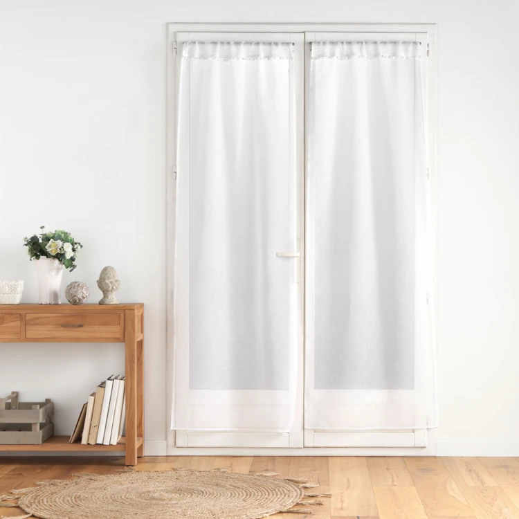 Paire de voilages passe-tringle en voile sablé avec finitions pompons