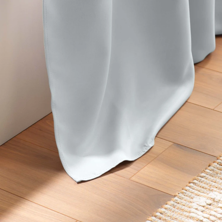 Rideau occultant uni à oeillets