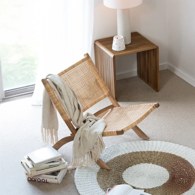 Silla plegable de madera de teca y ratán