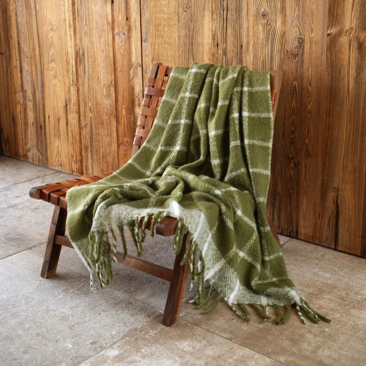 Geruite plaid met mohair-look en franjes