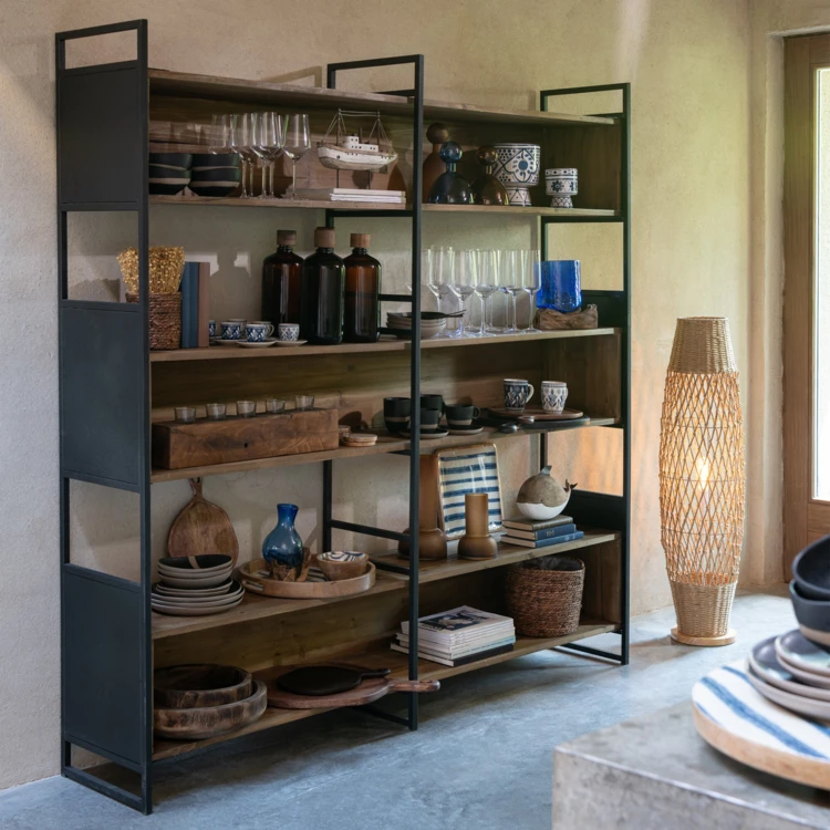 Gran estantería de madera reciclada y metal