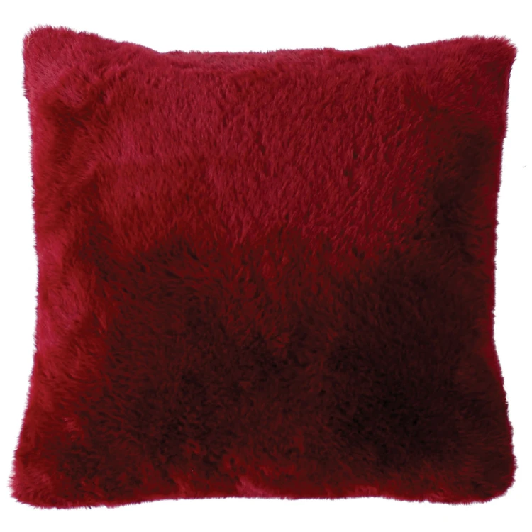 Coussin décoratif effet fourrure toucher ultra doux