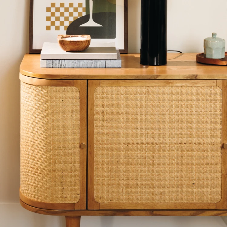 Aparador de madera de 4 puertas con mimbre