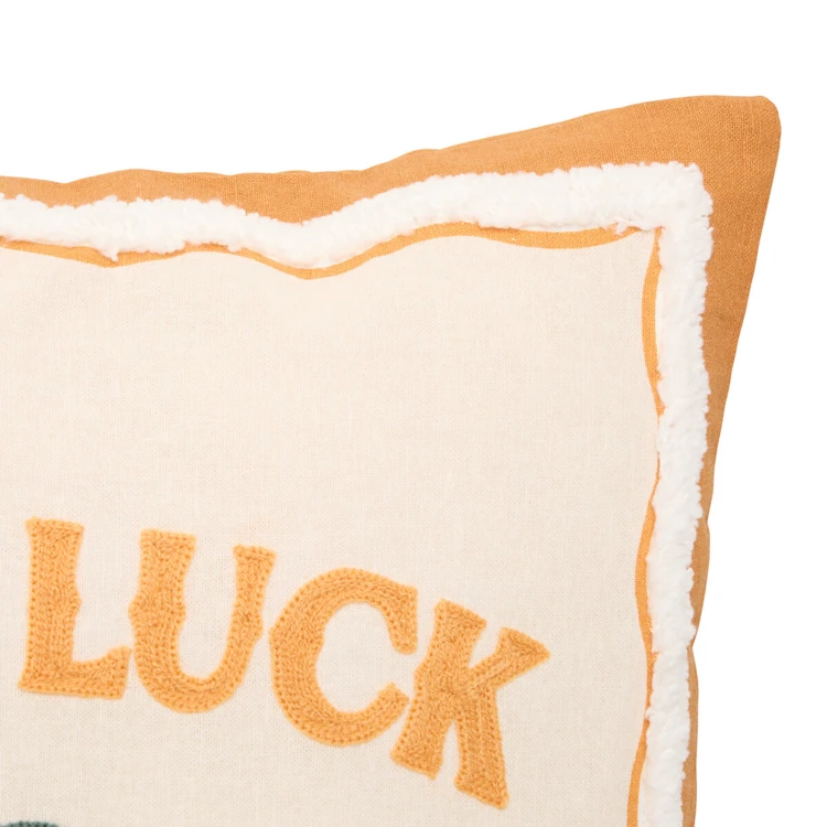 Almofada decorativa de algodão bordada com a inscrição «GOOD LUCK»