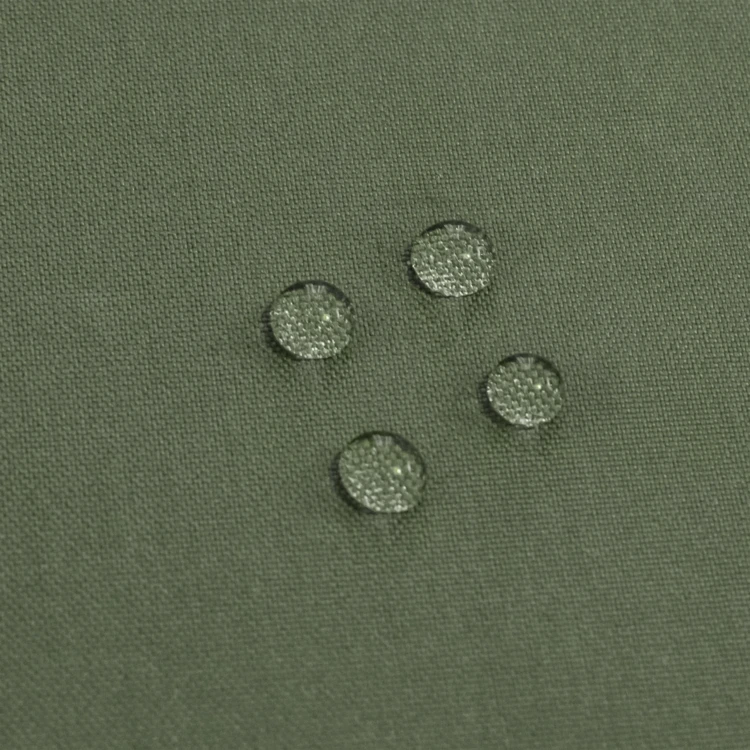 Nappe carrée et enduite antitache