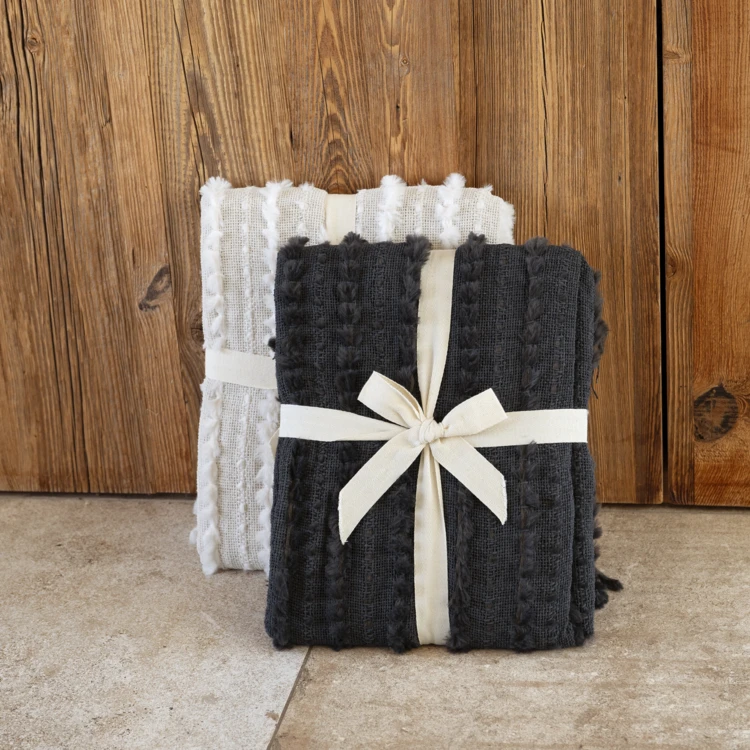 Plaid en chenille texturée avec franges