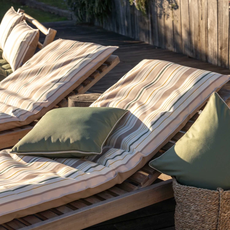 Matelas bain de soleil extérieur rayé