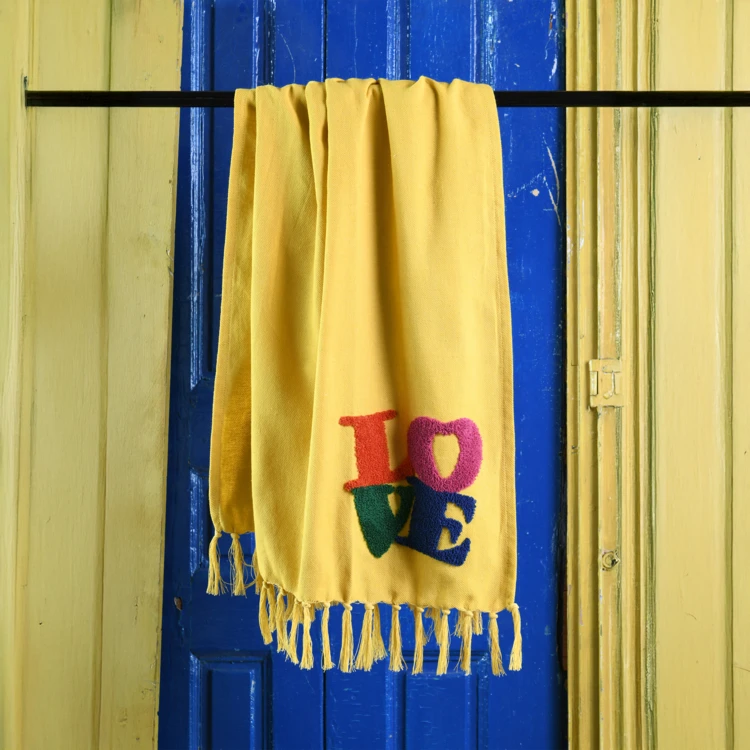 Fouta aus Polybaumwolle mit Fransen und Stickerei LOVE