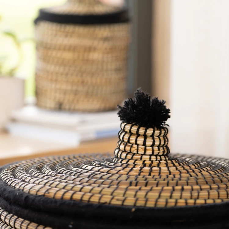 Panier à linge en fibres naturelles et laine