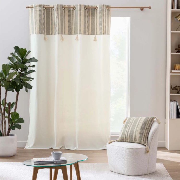Rideau à œillets polycoton avec top à rayures métallisé et pompons