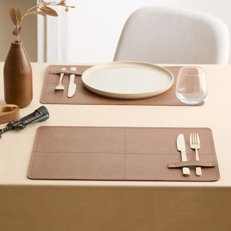 Set de table rectangulaire avec porte-couverts intégré