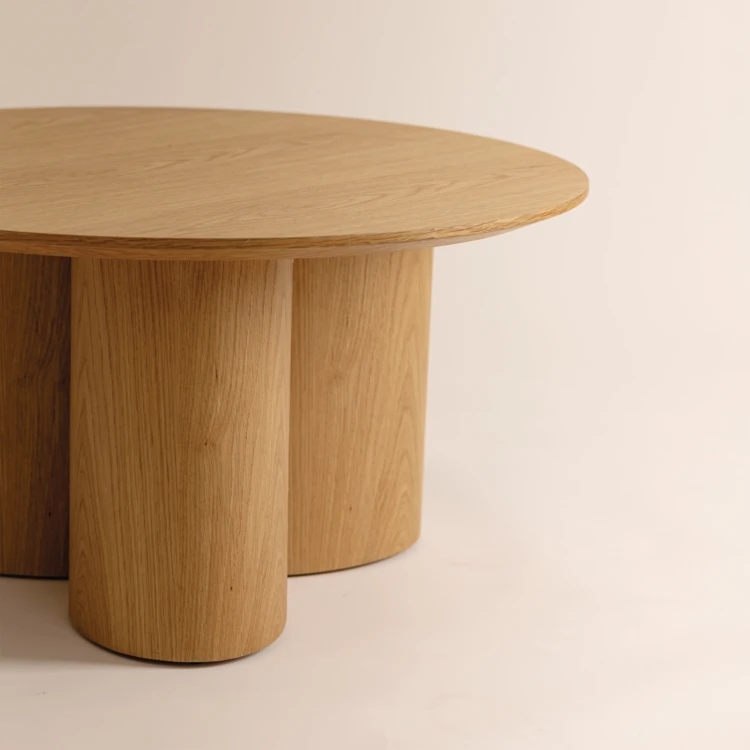 Mesa de centro redonda con aspecto de madera y base cilíndrica