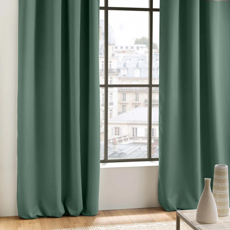 Rideau occultant uni à oeillets