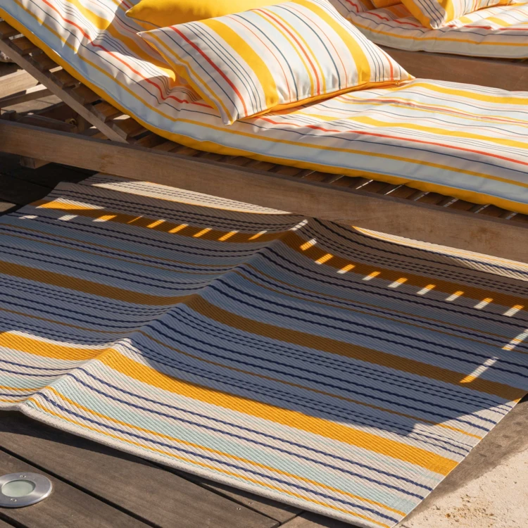 Tapis d’extérieur rayé