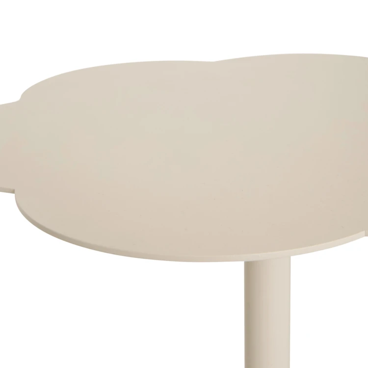 Runder Beistelltisch in Blumenform