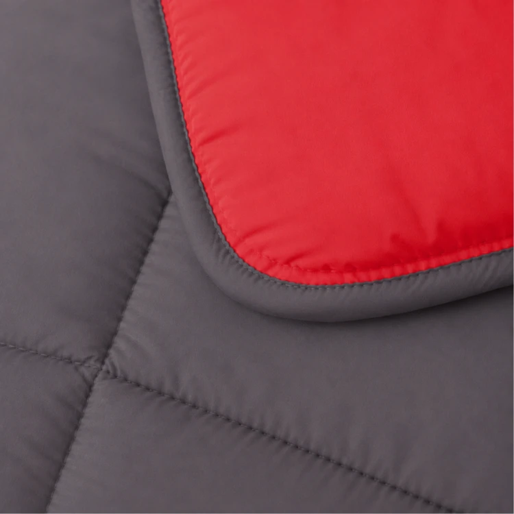 Couette légère réversible bicolore en microfibre 200 gr/m²