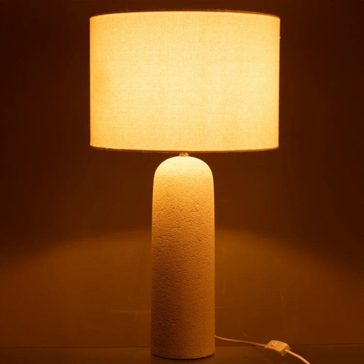 Lampe sur pied en terre cuite et lin