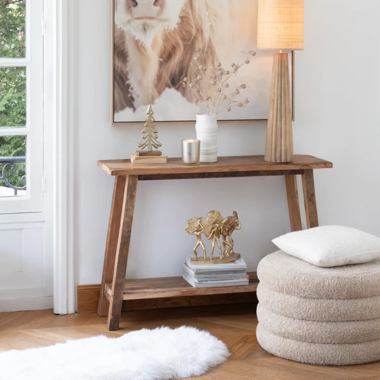 Konsole aus recyceltem Holz