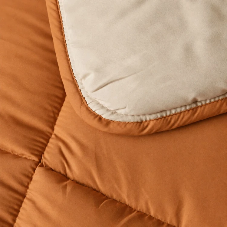 Couette chaude microfibre bicolore 400 gr/m2