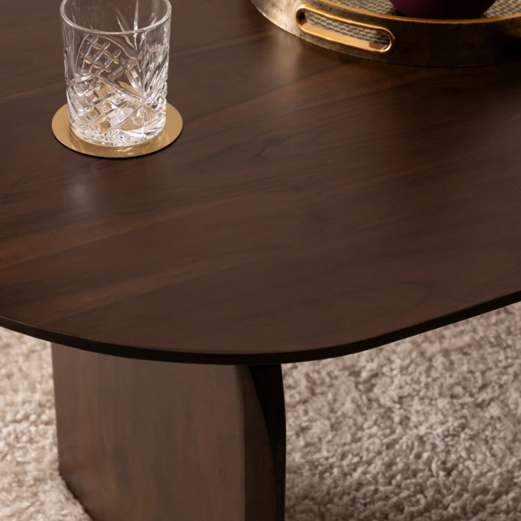 Mesa de centro de madera de mango con acabado texturizado