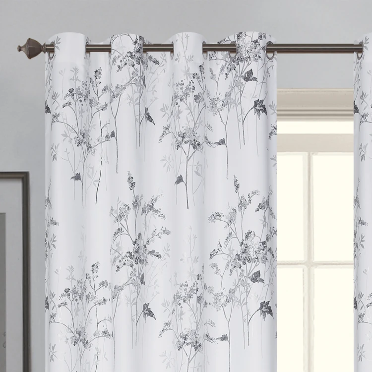 Par de cortinas opacas con ojales y estampado vegetal
