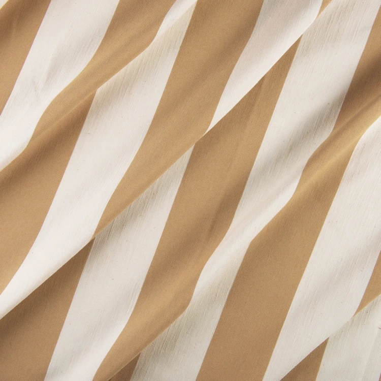 Rideau à rayures verticales en armure satin avec œillets