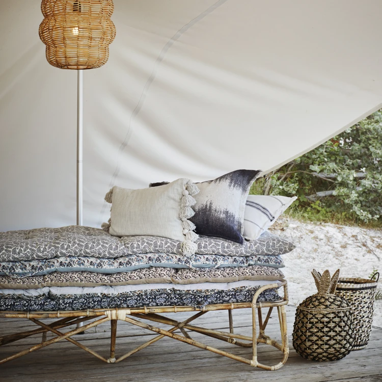 Housse de coussin en coton avec pompons