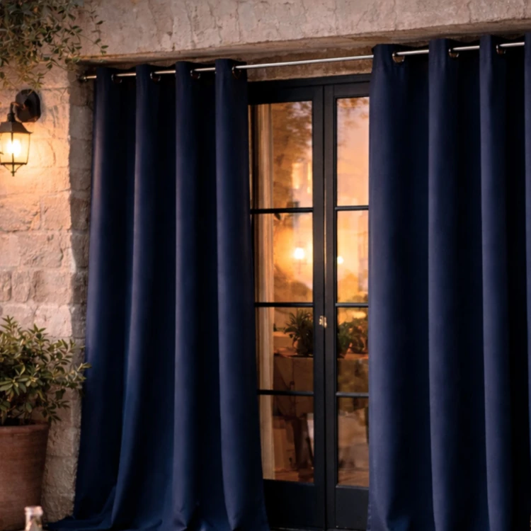 Rideau d'extérieur en tissu déperlant