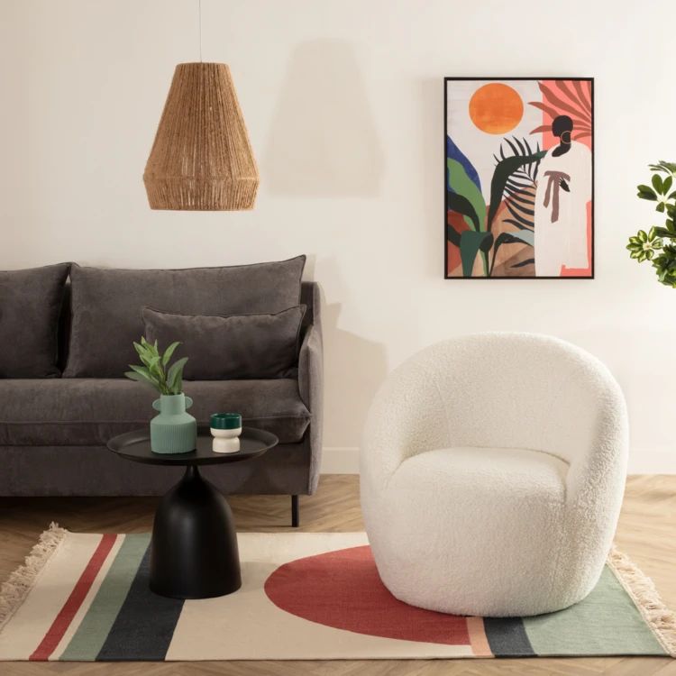 Fauteuil en bouclette au design arrondi