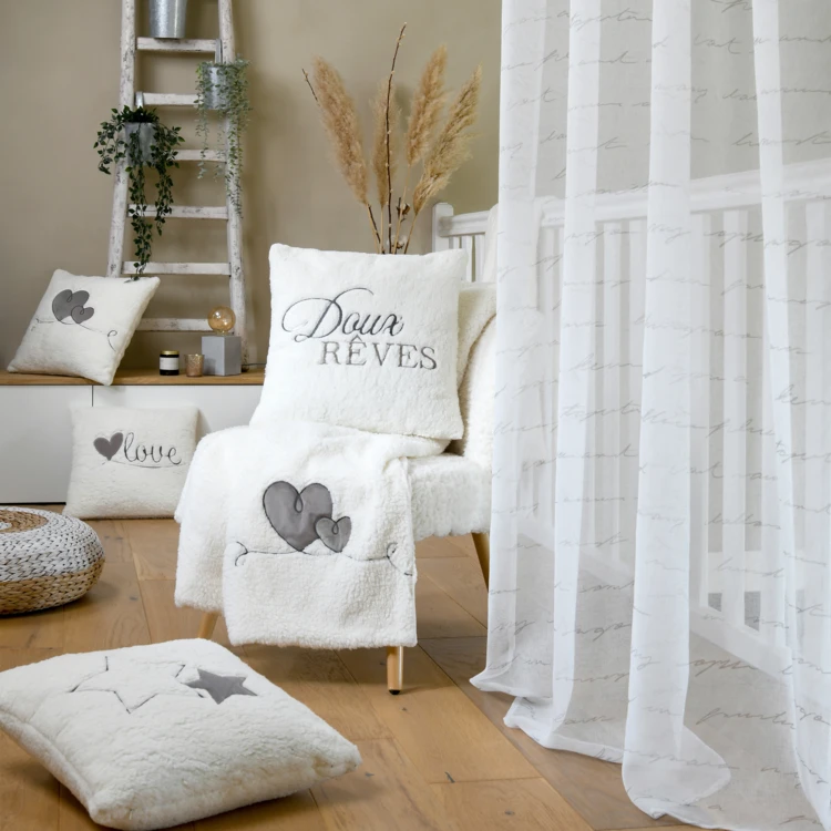 Plaid effet peau de mouton avec motif cœur