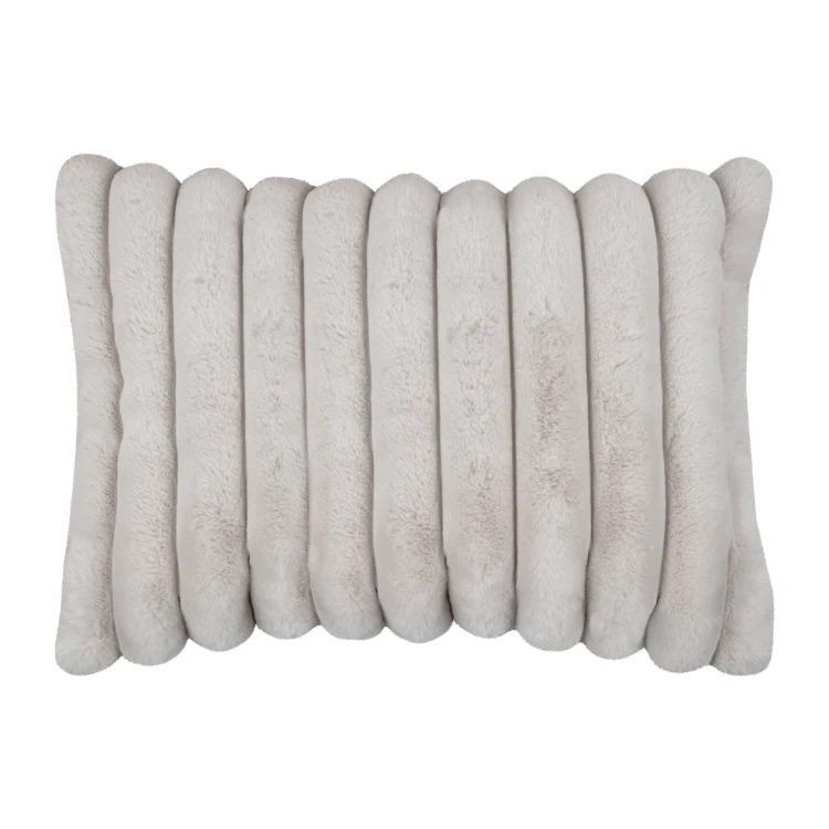 Coussin en fausse fourrure ultra douce à bandes
