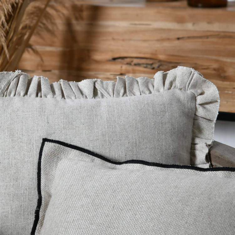 Coussin décoratif en poly-lin finition passepoil contrasté