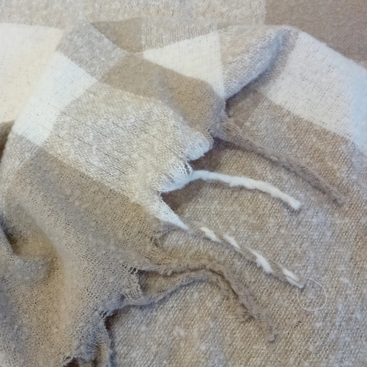 Plaid effet laine à carreaux avec franges