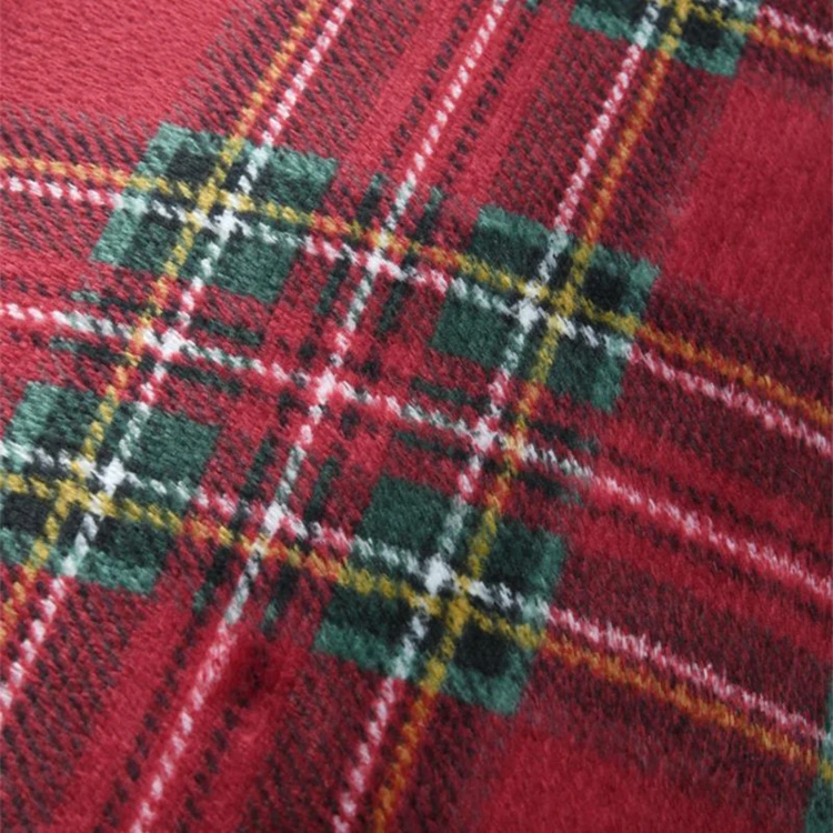 Coussin à carreaux écossais