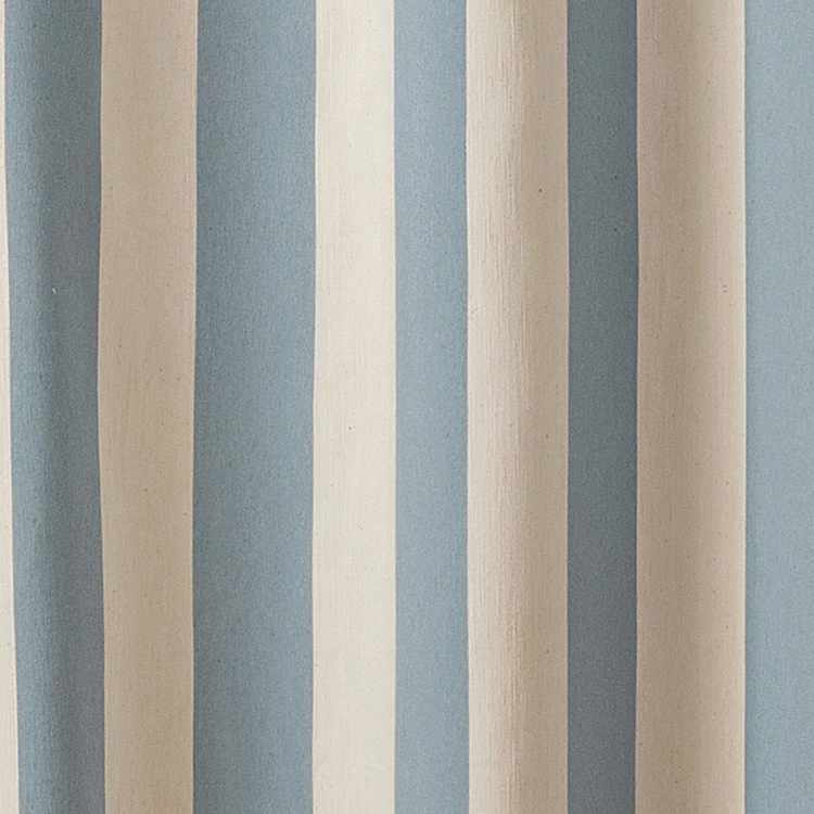 Rideau à rayures verticales en armure satin avec œillets