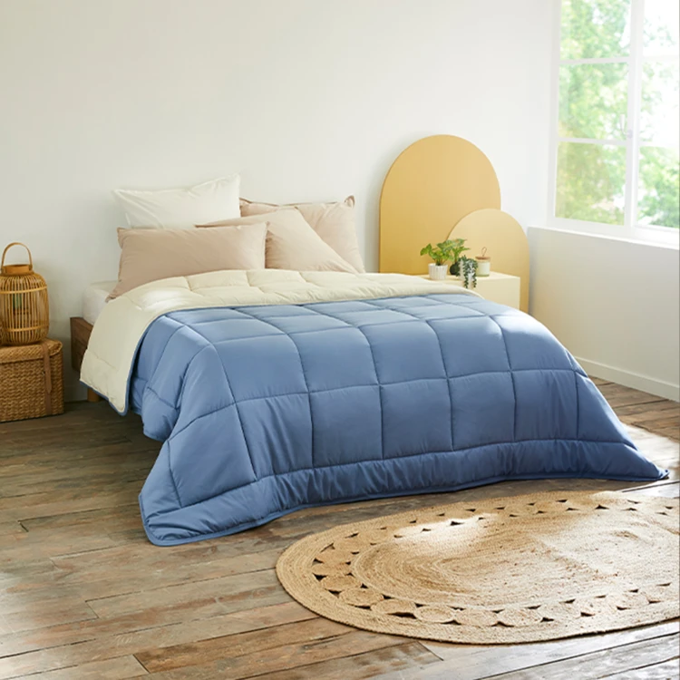 Leichte zweifarbige Wendebettdecke aus Mikrofaser 200 gr/m²