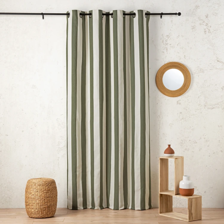 Rideau à rayures verticales en armure satin avec œillets