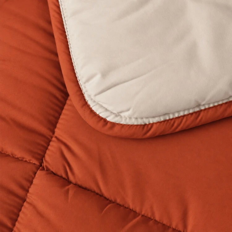 Couette chaude microfibre bicolore 400 gr/m2