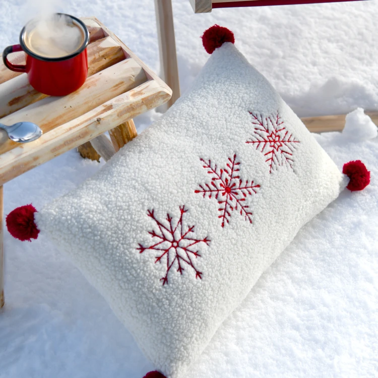 Coussin flocons montagne en bouclette
