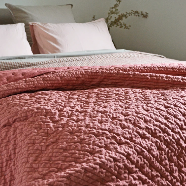 Edredon ou jeté de lit matelassé microfibre