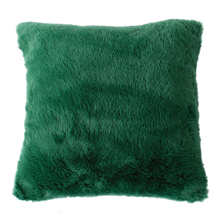 Coussin décoratif effet fourrure toucher ultra doux