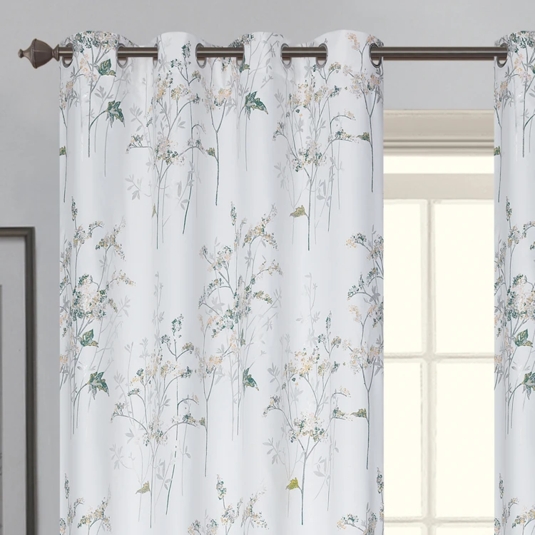 Par de cortinas opacas con ojales y estampado vegetal