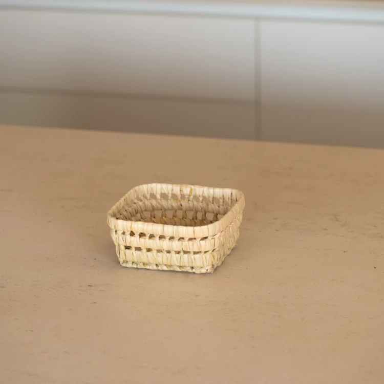 Panier rectangle en feuille de palmier
