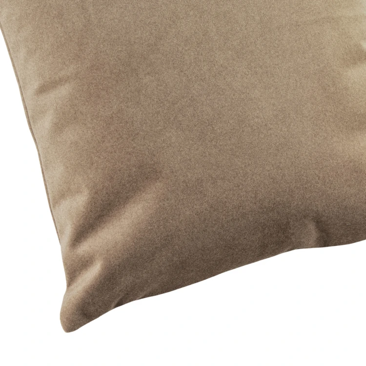 Coussin velours effet peau de pêche