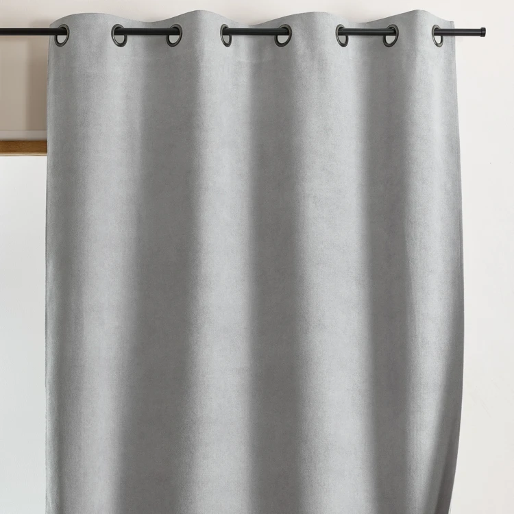 Cortina térmica 100% opaca con ojales y reflector de calor