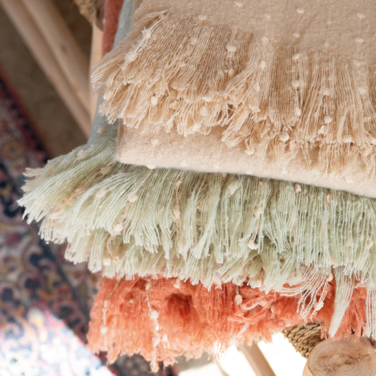 Chemin de lit / Étole aspect mohair à pois