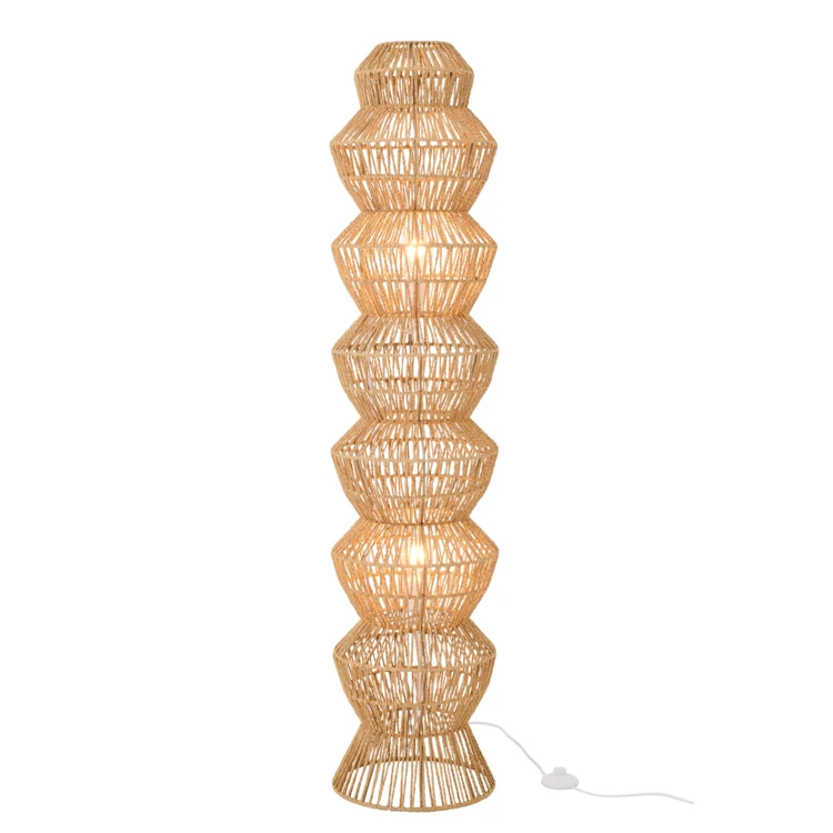 Lampadaire en métal ajouré avec structure verticale
