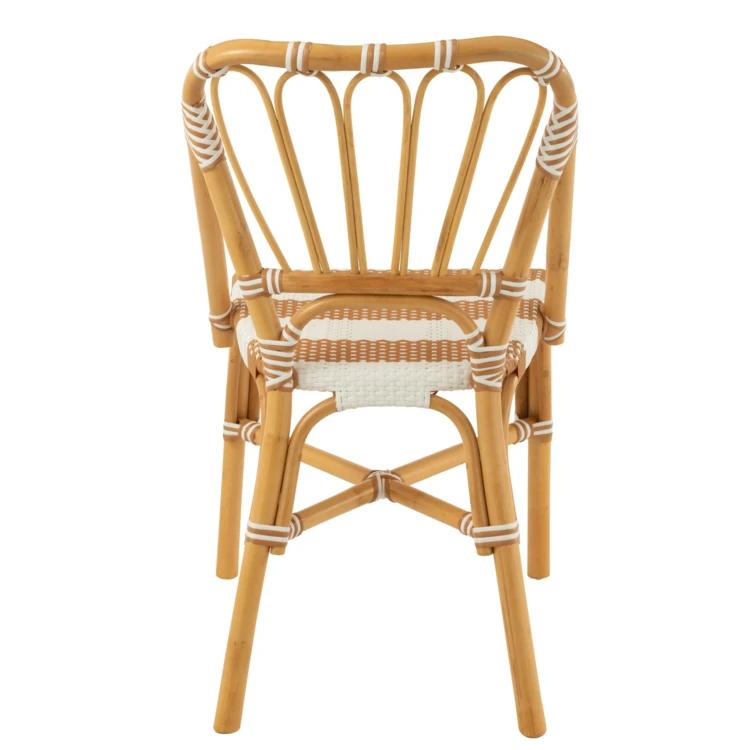 Chaise en rotin extérieure à rayures