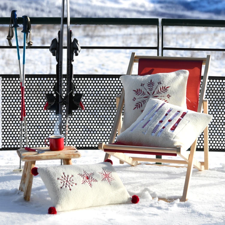 Coussin flocons montagne en bouclette