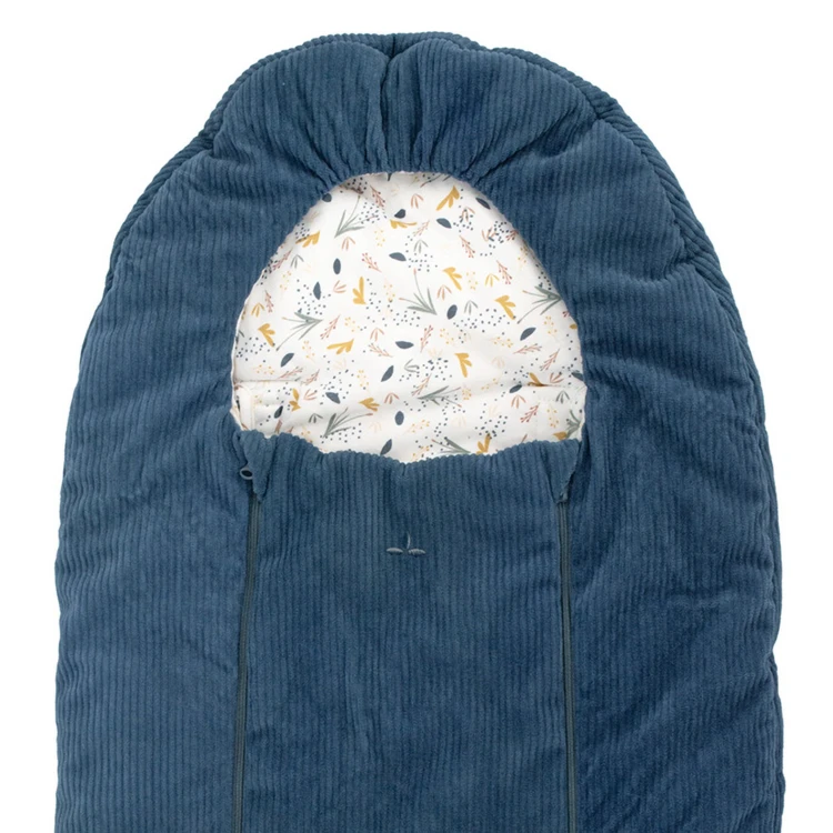 Warmer Baby-Wickelsack aus Cord